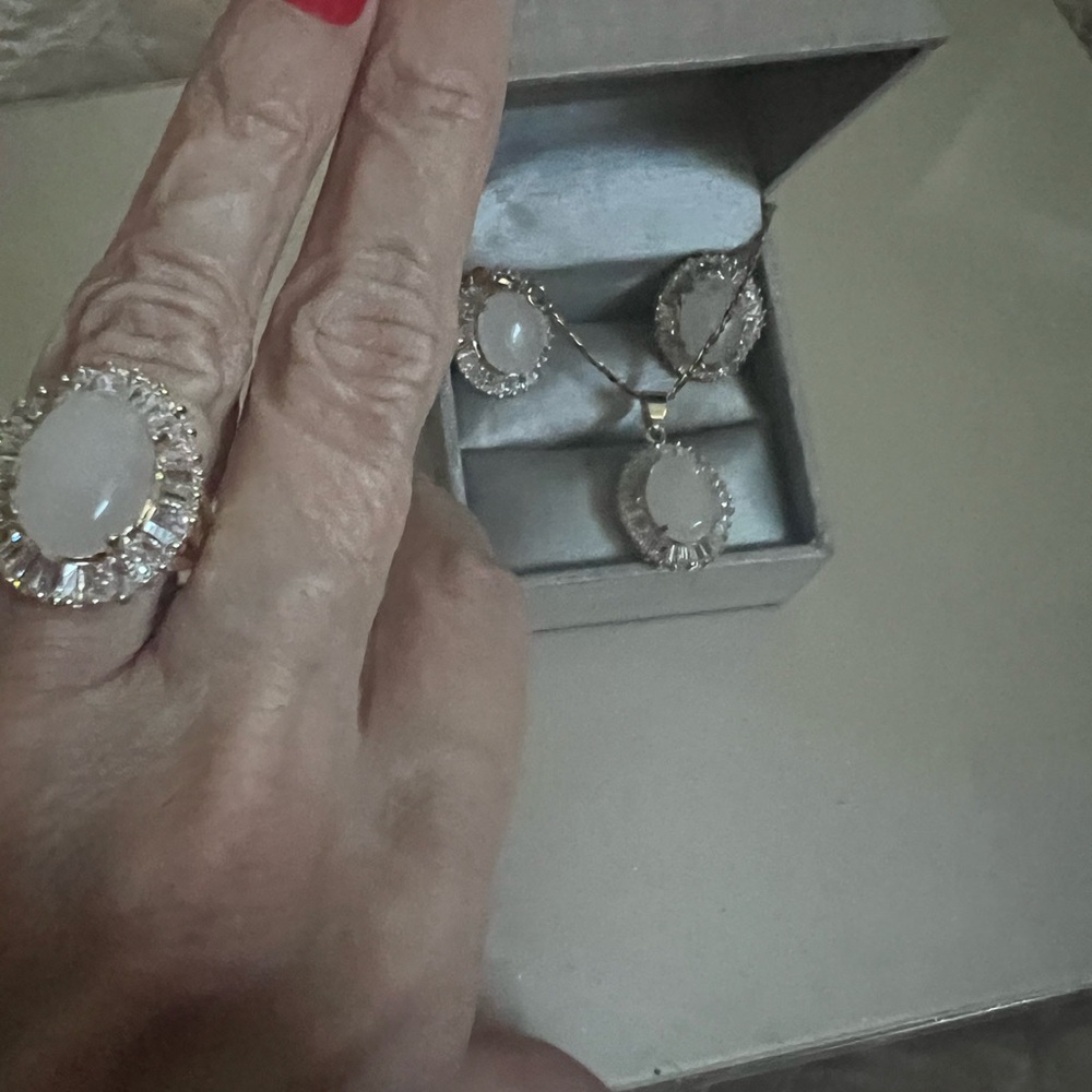 Elegant Gold and White Jewelry Set ring necklace, and earrings